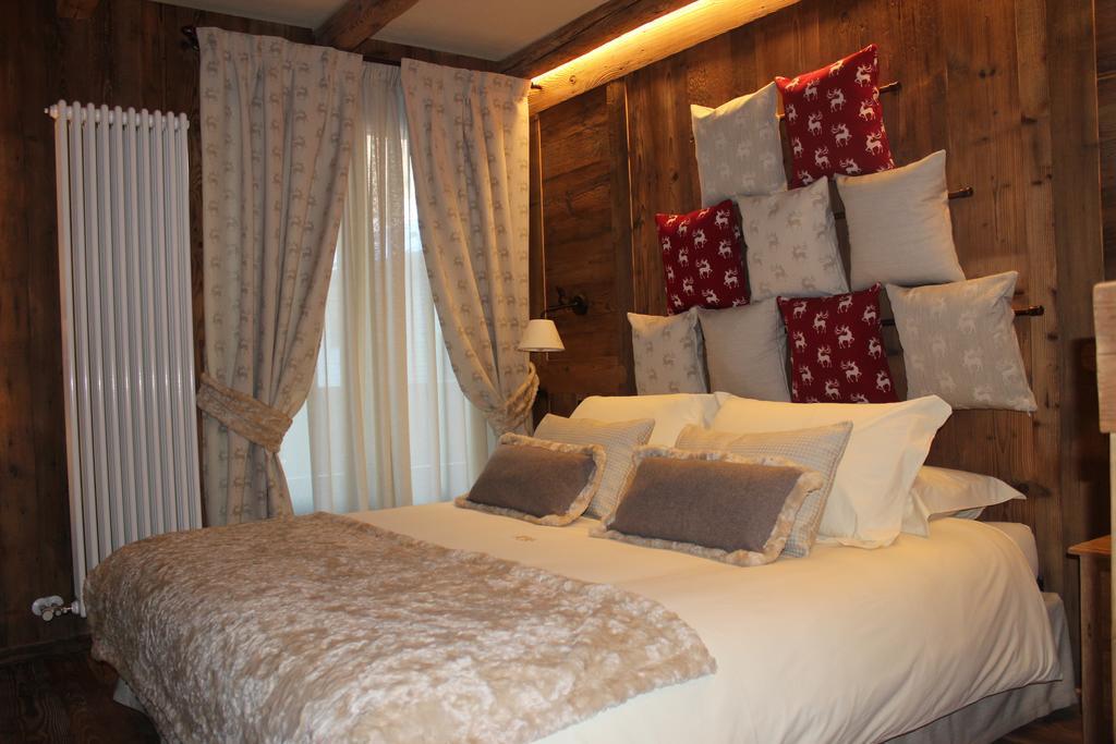 Hotel La Rouja Champoluc Szoba fotó